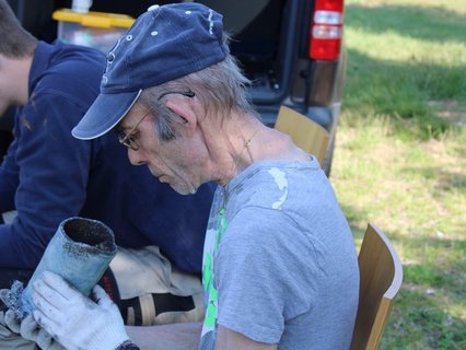 Die Keramik war ganz schwarz und musste erstmal gesäubert werden. Danach kamen die Glasurergebnisse zum Vorschein.