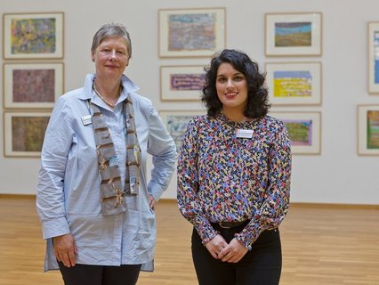 Kunstleiterin Lisa Inckmann (links) und Kuratorin Stephanie Trujillo (rechts)