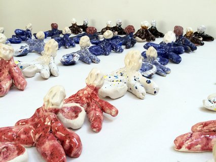 Tonfiguren glasiert in zahlreichen Farben, Paul Berger