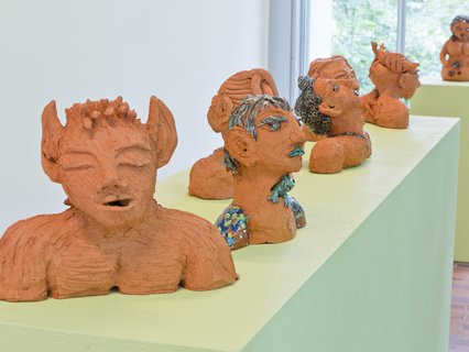 Nicole Szlachetkas Köpfe aus Ton