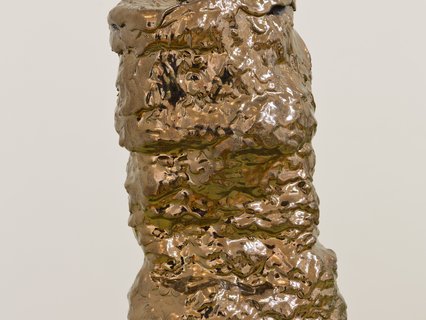 Fußballpokal, Ton mit Goldglasur (ca. 24 x 27 x 38 cm)