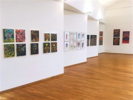 Ausstellungssaal, linke Seite